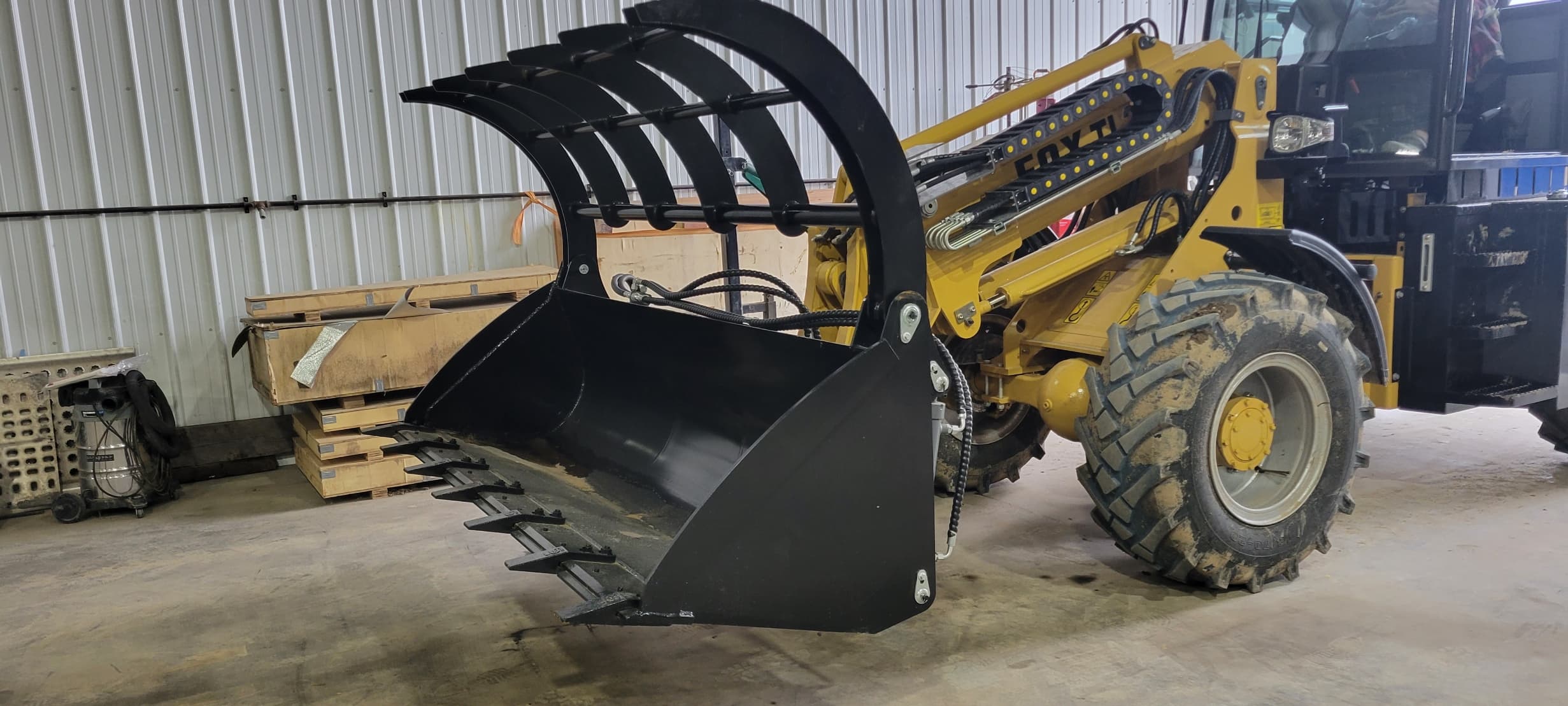 94" Skid Steer Bucket with Grapple (New)