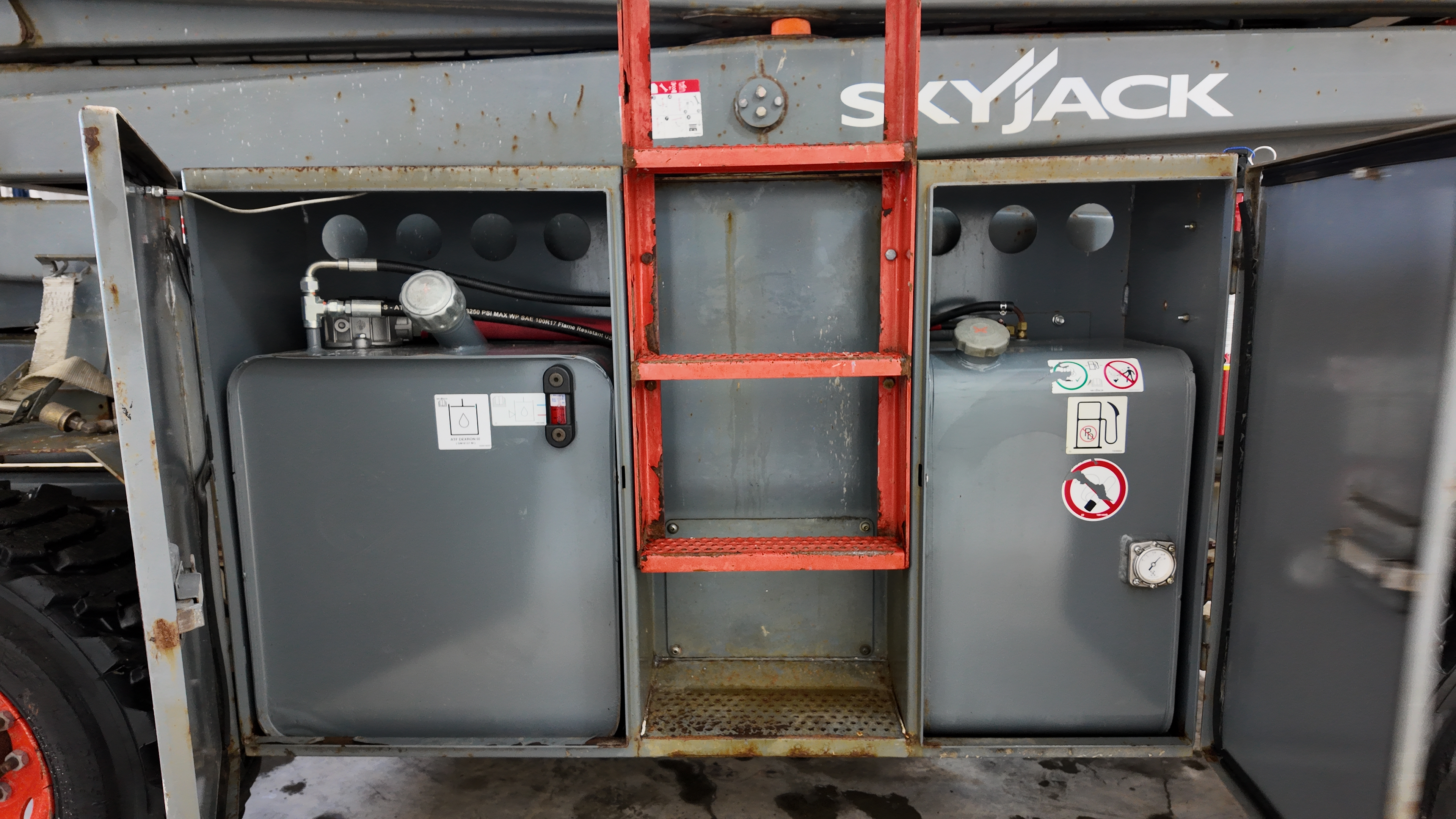Skyjack SJ8841 class rough terrain scissor lift — built for outdoor construction and uneven underfoot conditions.