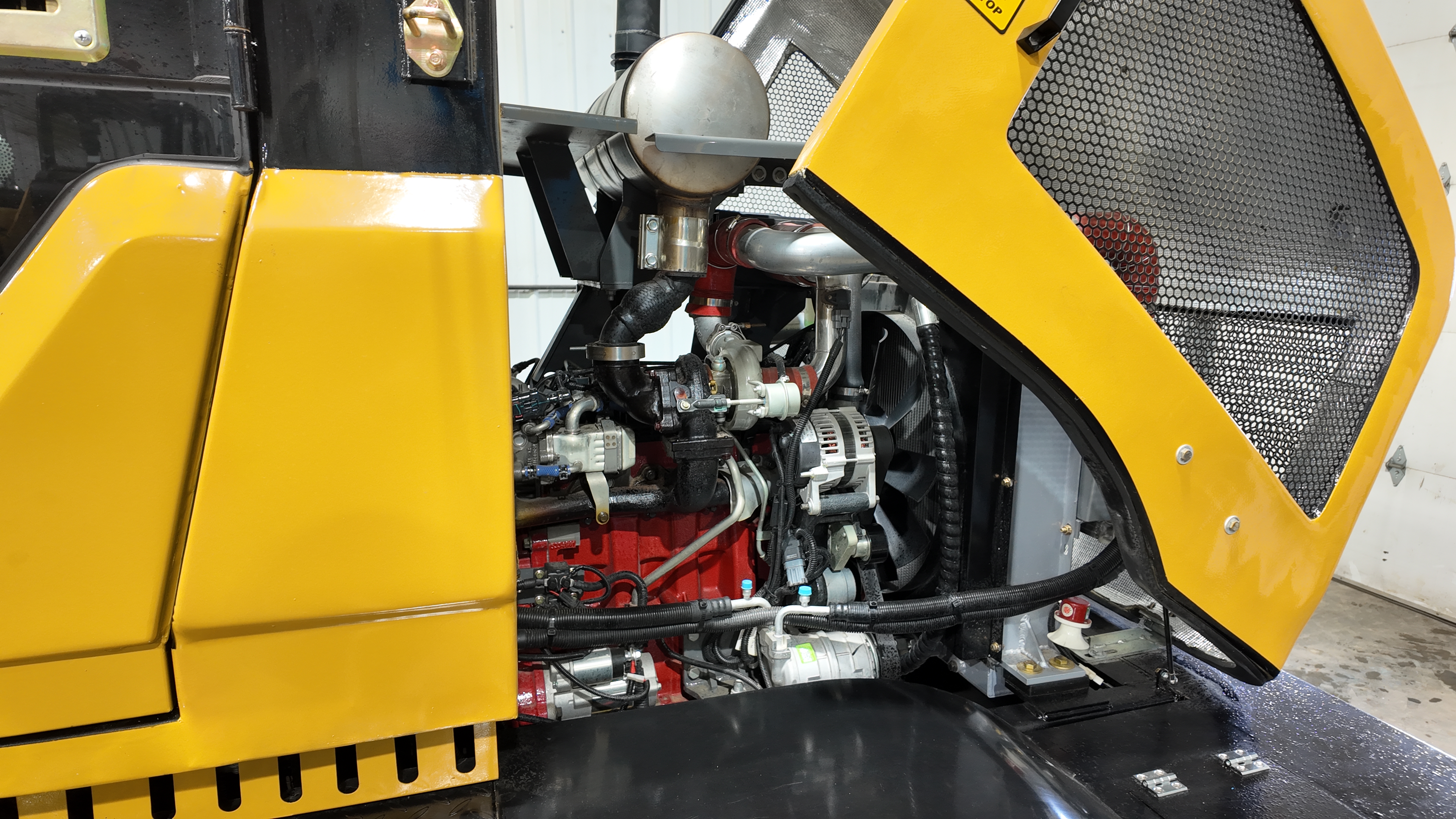 FOX L16 — 1.6 ton wheel loader, ideal for land clearing, material staging, and farm-scale loads.